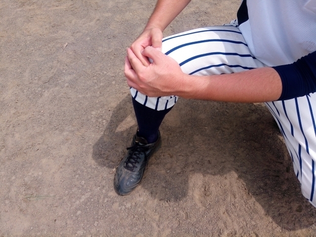 膝痛の野球選手