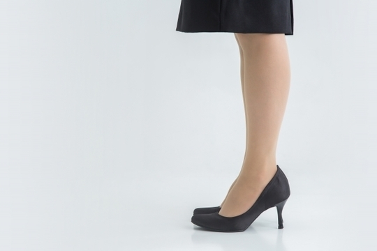ハイヒールを履いている女性